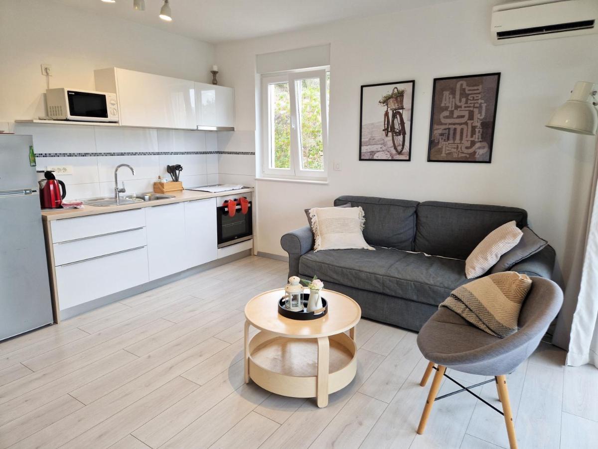 Apartments Nina ラブ エクステリア 写真